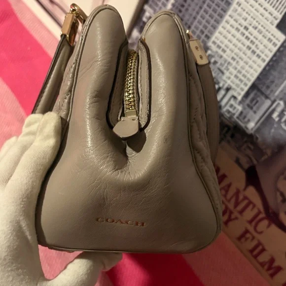 Coach Beige Quilted Handbag with Gold Chain - Picture 7 of 11